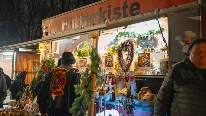 Der traditionelle Mond-Weihnachtsmarkt der Mondritterschaft Wanne-Eickel am Heimatmuseum im Dezember 2024.