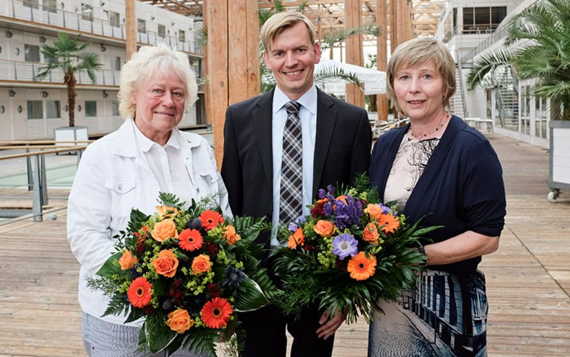 Sodingens Bezirksbürgermeister Mathias Grunert (Mitte) 2014 zur feierlichen Übergabe mit seiner Vorgängerin Henny Marquardt (li.).