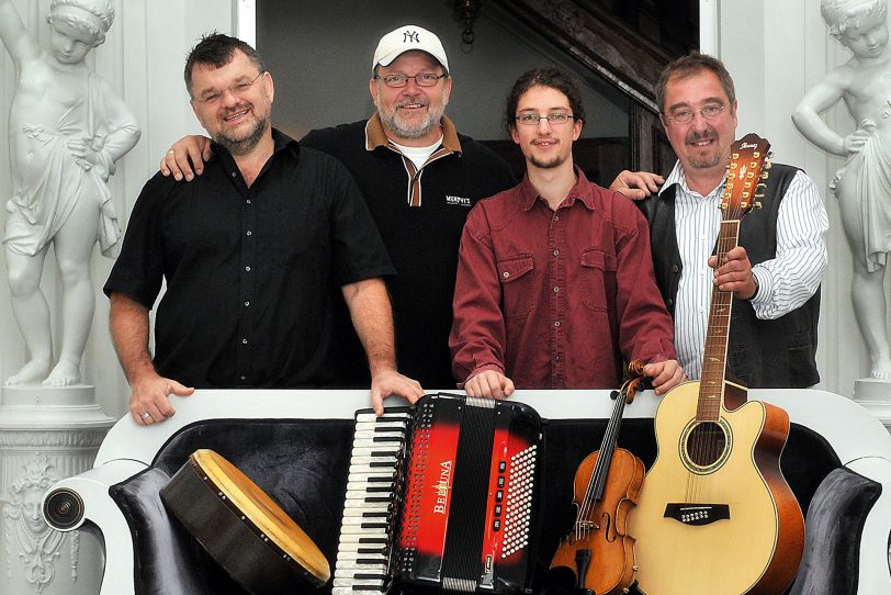 Die Band CrashandOh spielt Musik von der grünen Insel.