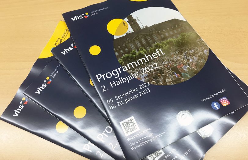 Das neue vhs-Programmheft für das zweite Halbjahr 2022/2023.