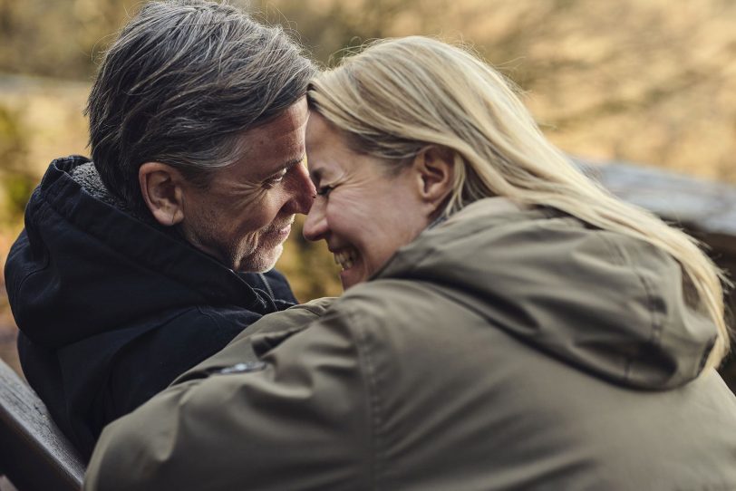 Lucas (Tim Roth) und Edith (Trine Dyrholm) durchleben bei ihrem ersten Treffen nach neun Jahren Gefühle der Liebe und Hoffnung, aber auch der Trauer und alter Ressentiments.