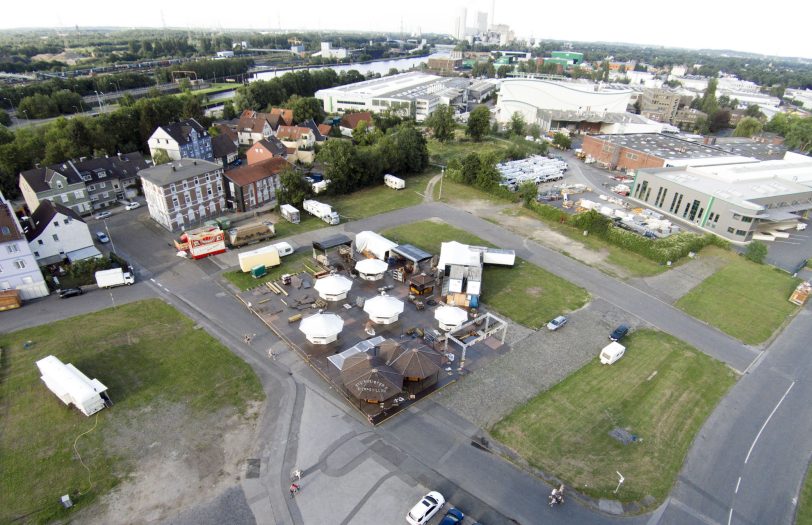 Aufbau der Cranger Kirmes 2015 aus der Luft.