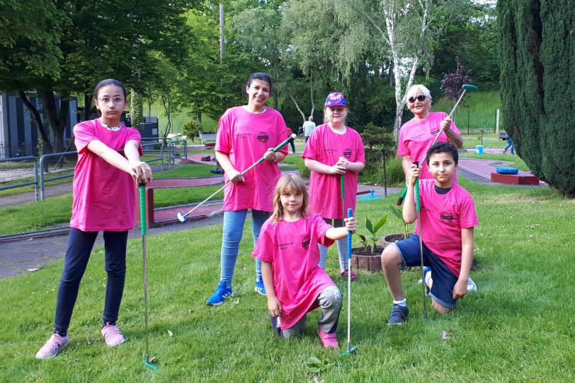 Die Mitglieder des TuS Herne hatten Spaß beim Minigolfspielen.