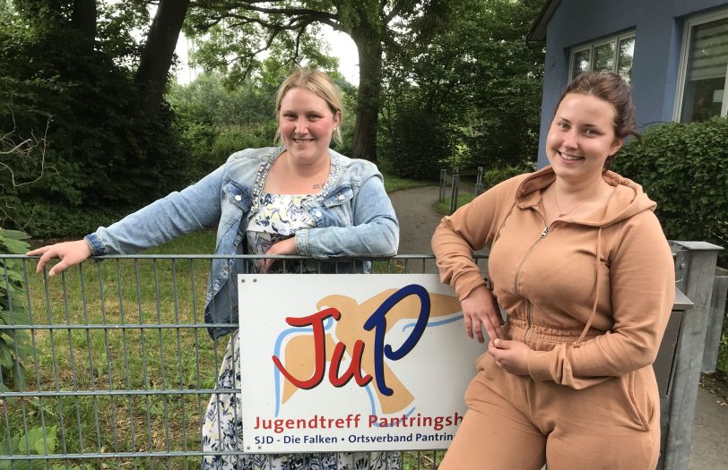 v.l. Meike Müller (Vorsitzende der Herner Falken, Vanessa Thiel, ehrenamtliche Mitarbeiterin JuP-Jugendtreff)