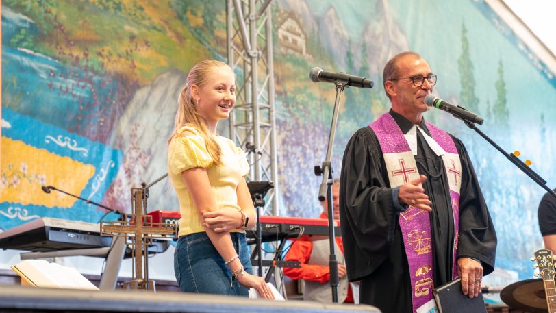 Schaustellergottesdienst auf Crange am Sonntag 7.8.2022 in der Cranger Festhalle mit Schaustellerpfarrer Torsten Heinrich und Pastor Günter Mattner, und dem CVJM Blasorchester unter der Leitung von Stefan Wilhelm.