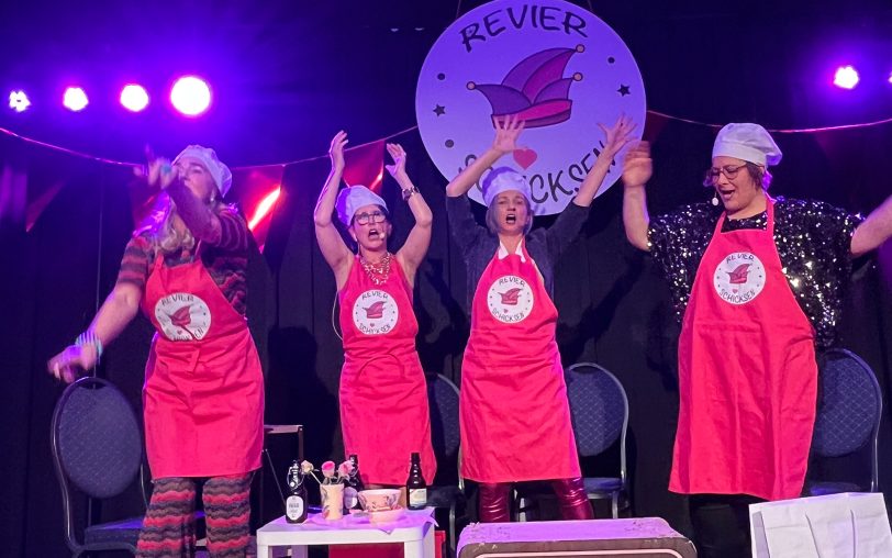 Die Frauen haben nicht nur oben gute Laune: Tanzen und Spaß haben gehört für die Revierschicksen nicht nur dazu, es ist ein Muss.