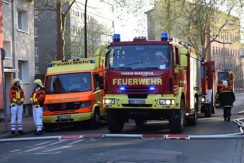 Brand einer Lagerhalle an der Baumstraße / Fabrikstraße