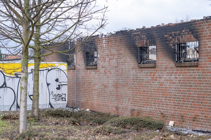 Durch einen Brand wurde am Samstagmorgen (31.01.2021) der Netto-Markt an der Berliner Straße in Herne (NW) komplett zerstört. Kräfte der Berufs- und der Freiwilligen Feuerwehr wurden bei den Löscharbeiten durch das THW unterstützt. Die Polizei ermittelt wegen des Verdachts auf Brandstiftung.