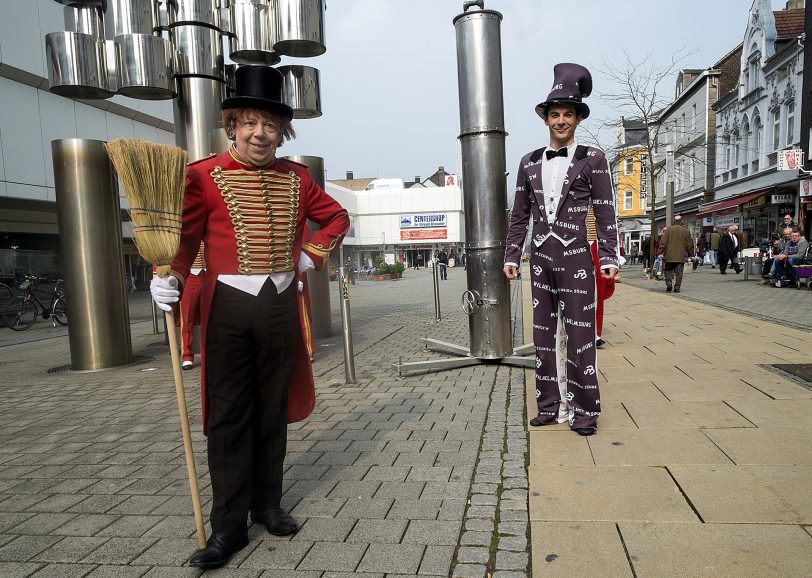 Roncalli beim Außentermin am City-Center.