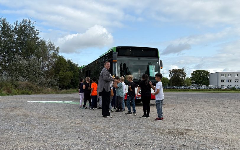 Beim HCR Bus wurde mit Hilfe einer Plane auf dem Boden der tote Winkel bildlich dargestellt.