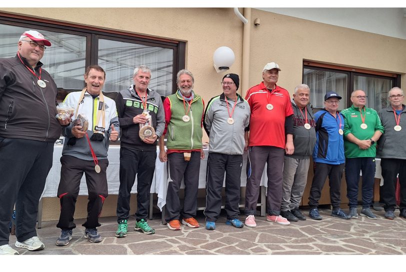 Minigolfer beim 44. Internationalen Minigolfturnier in Lana, der