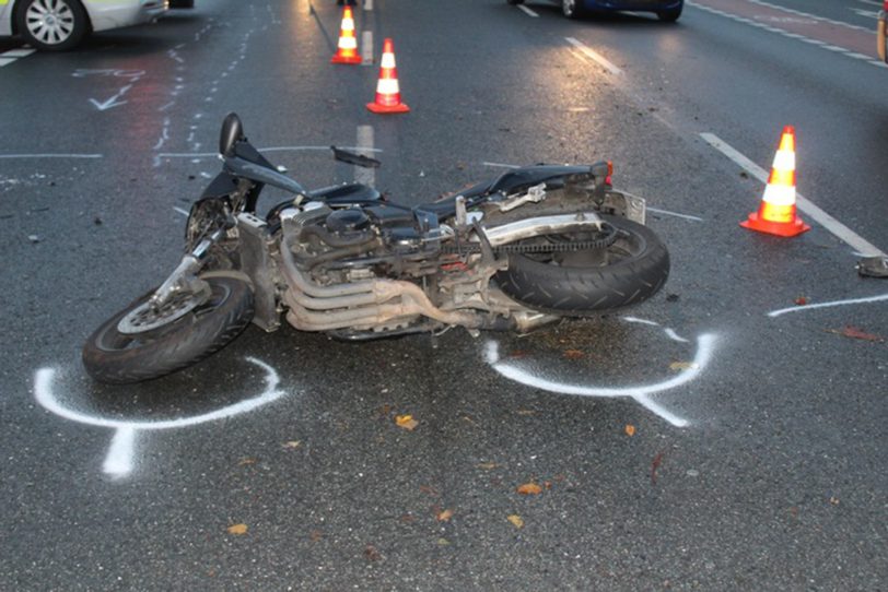Ein Krad-Fahrer wurde bei diesem Unfall nur leicht verletzt.