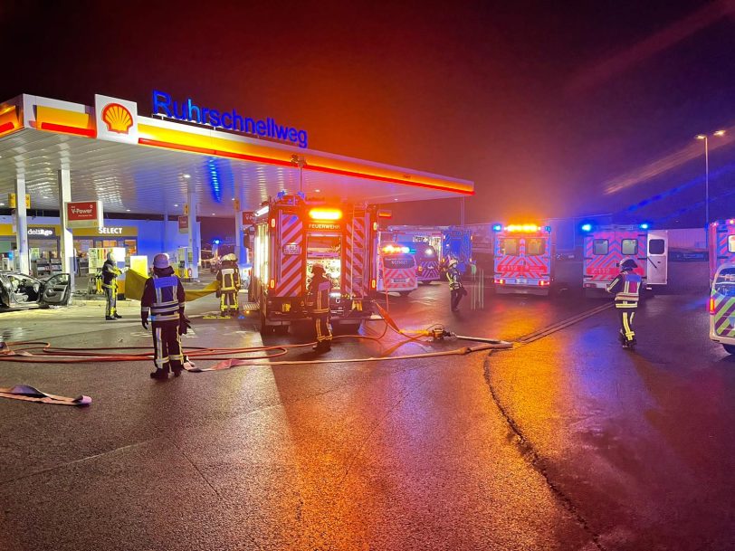 Pkw-Unfall an der Tankstelle der BAB 40