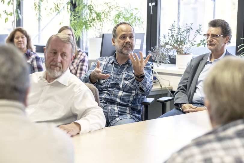 Stadtarchivar Jürgen Hagen bei der Vorstellung des digitalen Geschichtsbuchs.