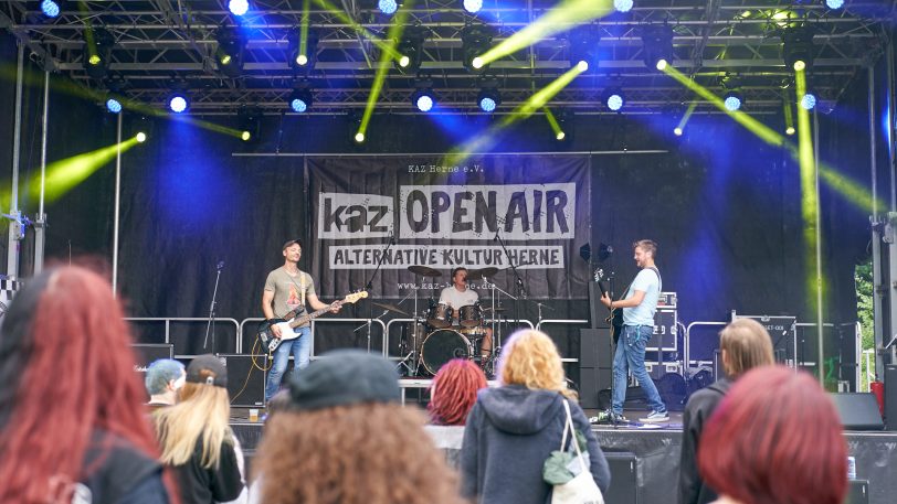 13. KAZ-Open Air im Skatepark Hibernia an der Koniner Straße am Samstag (28.8.2021). Zu sehen sind die Bands Mango (Punkrock aus Herne) und The Heartbreak Motel (Punkrock aus dem Ruhrpott)