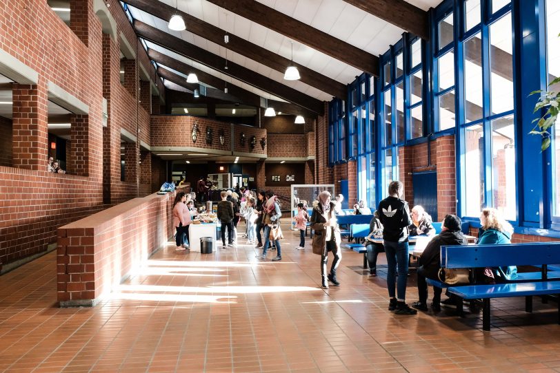 In der Gesamtschule Wanne treffen sich die Mitglieder der Bezirksvertretung Wanne.