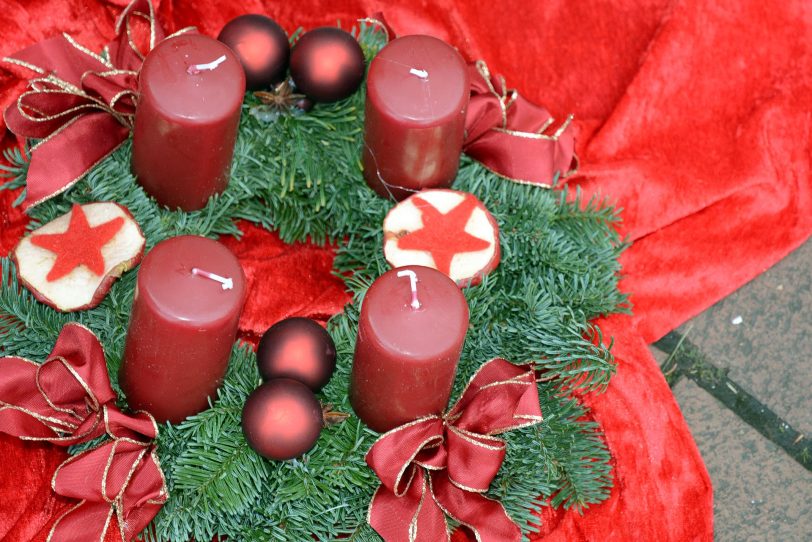 Wer gewinnt einen Adventskranz