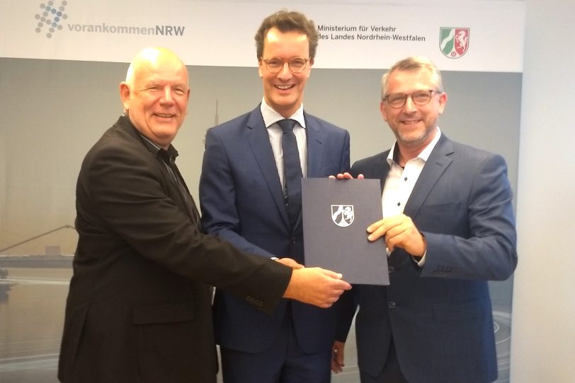 v.l. Thomas Nückel MdL, NRW-Verkehrsminister Hendrik Wüst, Mirko Strauss (WHE).