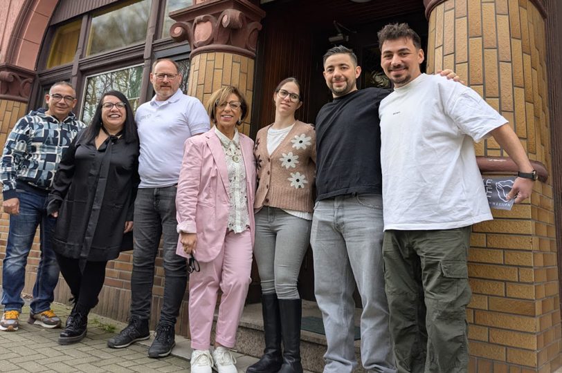 La Famiglia: Tochter, Ehemann, die große Schwester Lucia, Schwager und Neffen haben nicht nur tatkräftig bei der Renovierung geholfen, sie waren auch die ersten Gratulanten.