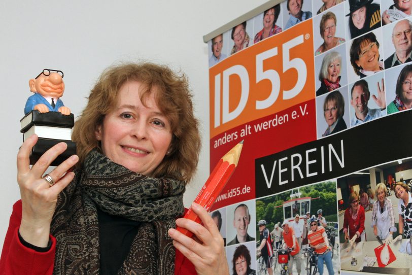 Texte einer Generation, die anders alt werden will: Die Herner Historikerin und Lektorin Anette Pehrsson leitet die ID55-Schreibwerkstatt seit der Gründung im Februar 2014.