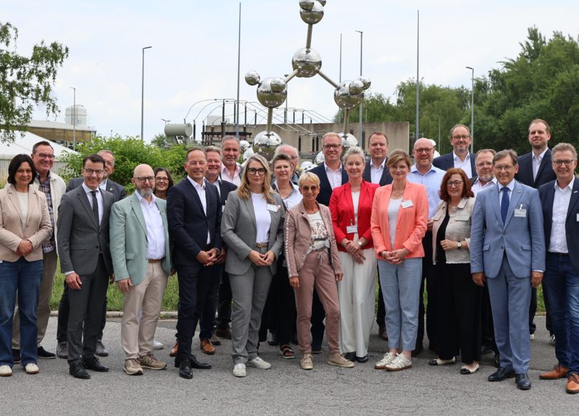 Nachhaltige Industrie im Ruhrgebiet fördern: SPD-Funktionären besuchten am Montag (16.6.2025) den Herner Standort von Evonik.
