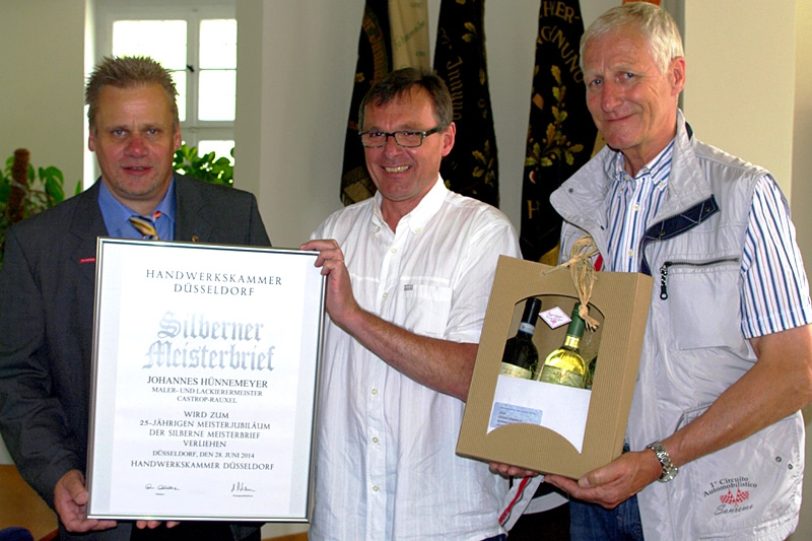 Kreishandwerksmeister Hans-Joachim Drath, Johannes Hünnemeyer, stv. Obermeister Jan Noot (v.l.)