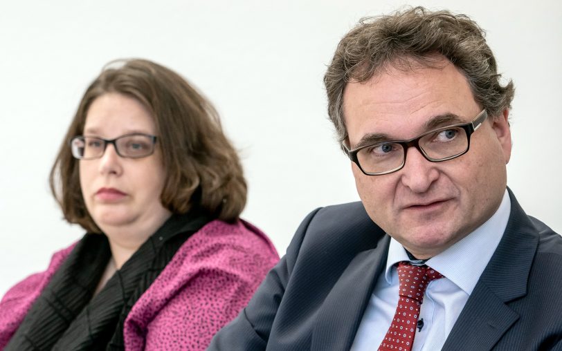 v.l. Melanie Kozera, Dr. Peter W. Nyhuis.