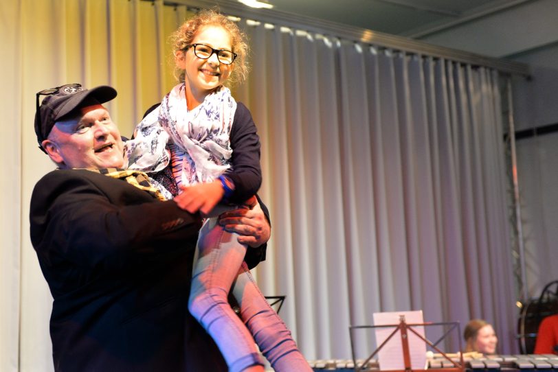 Maria hat den Kontrabass gewonnen