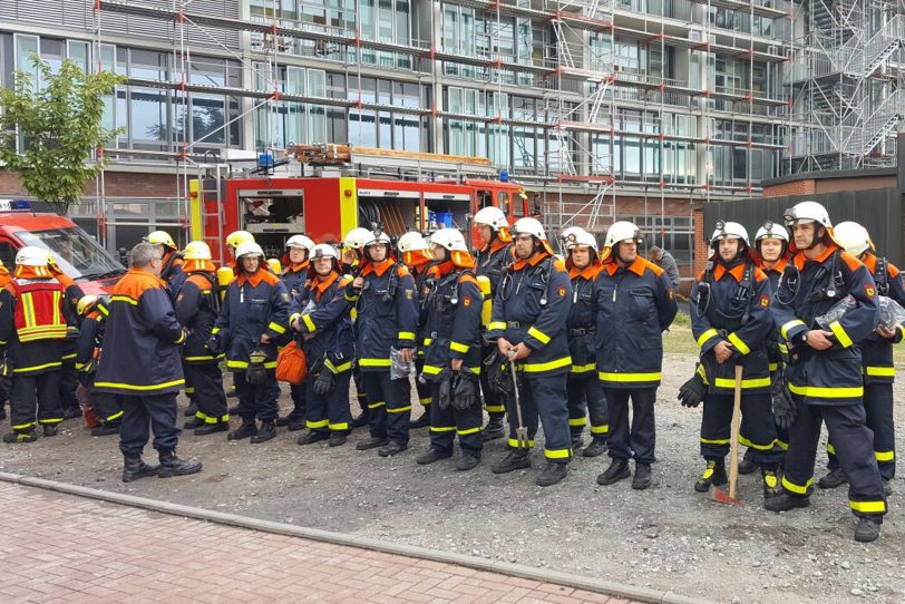 Herner Feuerwehrleute am Einsatzort:Bergmannsheil Bochum