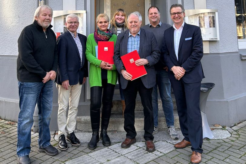 v.l,. Klaus Bäse (40 Jahre), Winfried Marx (OV-Vorsitzender), Verena Darici (10 Jahre), Dana Dombeck (stellv. OV-Vorsitzende), Volker Bleck (Ehrenbrief der SPD), Frank Salzmann (Stellv. OV-Vorsitzender), Kai Gera (Laudator und Vorsitzender SPD-Ratsfraktion)