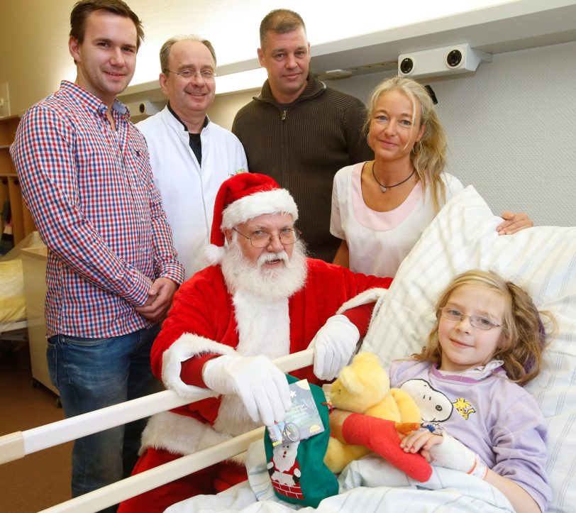 v.l. Benjamin Strehl, Prof. Dr. Ralf-Bodo Tröbs, Guido Schiller, Schwester Barbara Herkt, Nikolaus Norbert Lindenblatt, und Angelina Jolie Lewejohann.