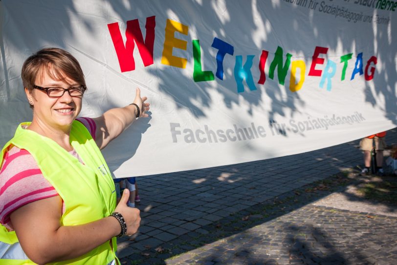 September: Weltkindertag auf dem Rathausplatz