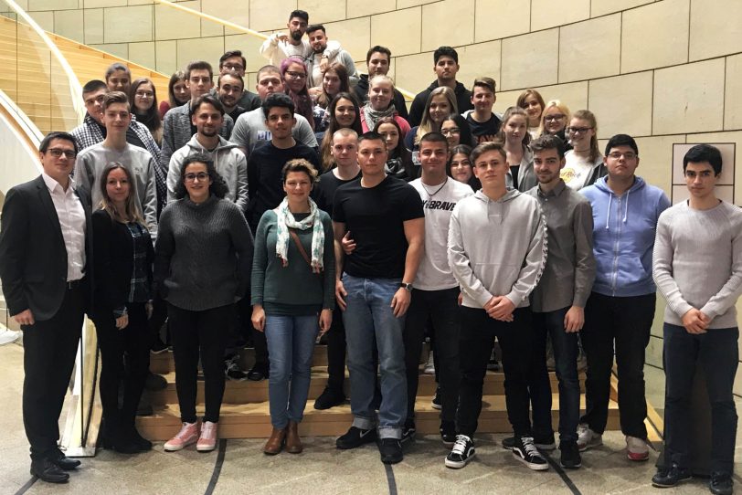 Schüler der EFG besuchten Alexander Vogt im Landtag.