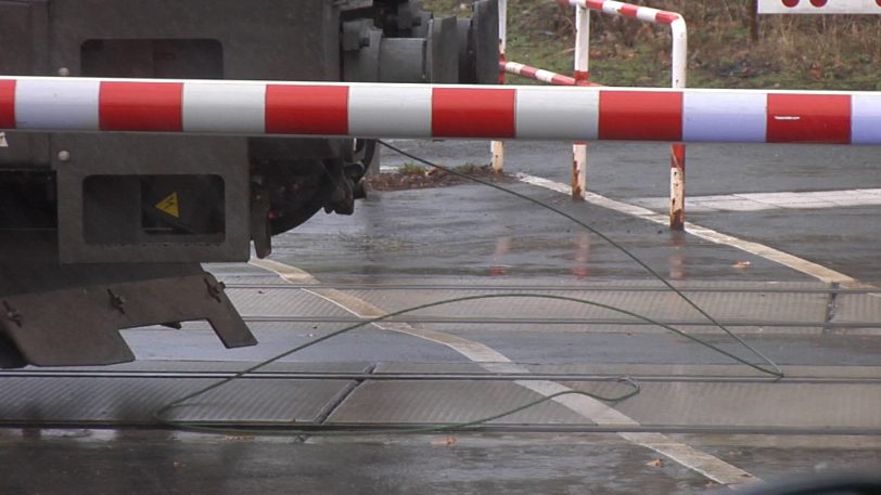 Unwetter über Herne: Sturm riss Fahrdraht der DB ab. Stromleitung musste geerdet werden.