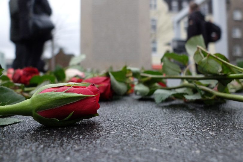 Nach der Schweigeminute am Shoah-Mahnmal.