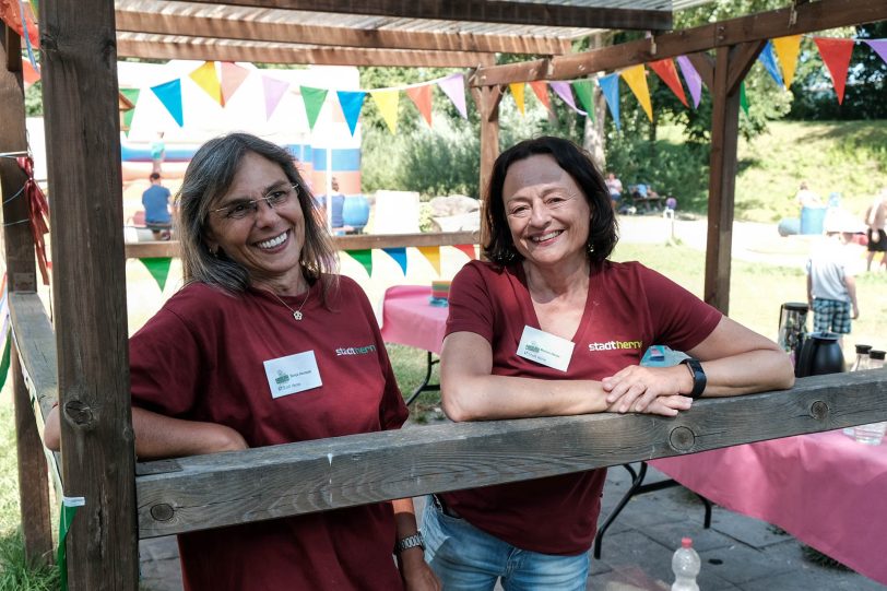 v.l. Sonja Hentzelt, Marion Heuer vom Team Hasenkamp.
