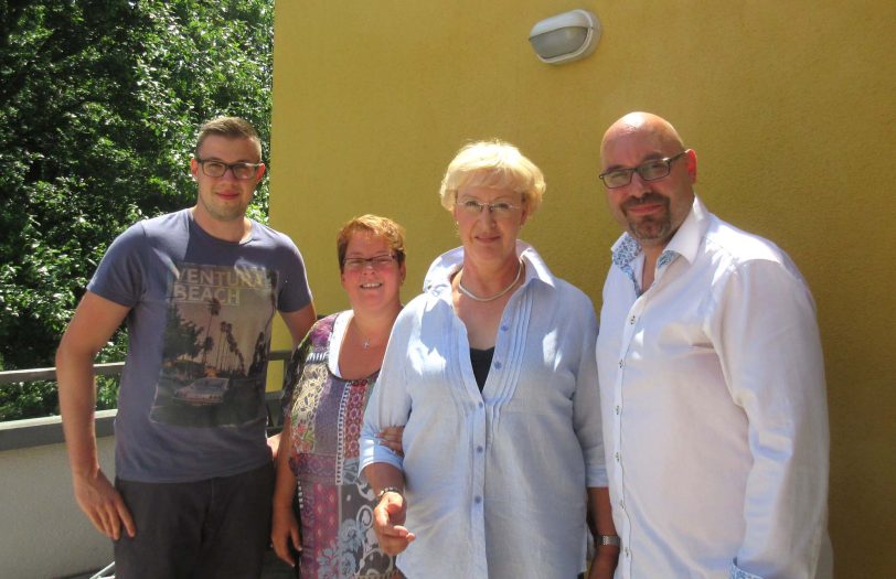 Manuel Konopczynski (FDP), Adrea Leyk und Susanne Wolf (Schuldnerberatung) und Thomas Reinke (OB-Kandidat).