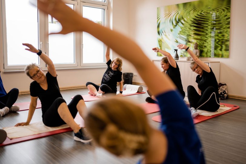 Lebensqualität durch Bewegung: Pilateskursus im ReVital-Gesundheitszentrum am EvK Herne an der Düngelstraße.