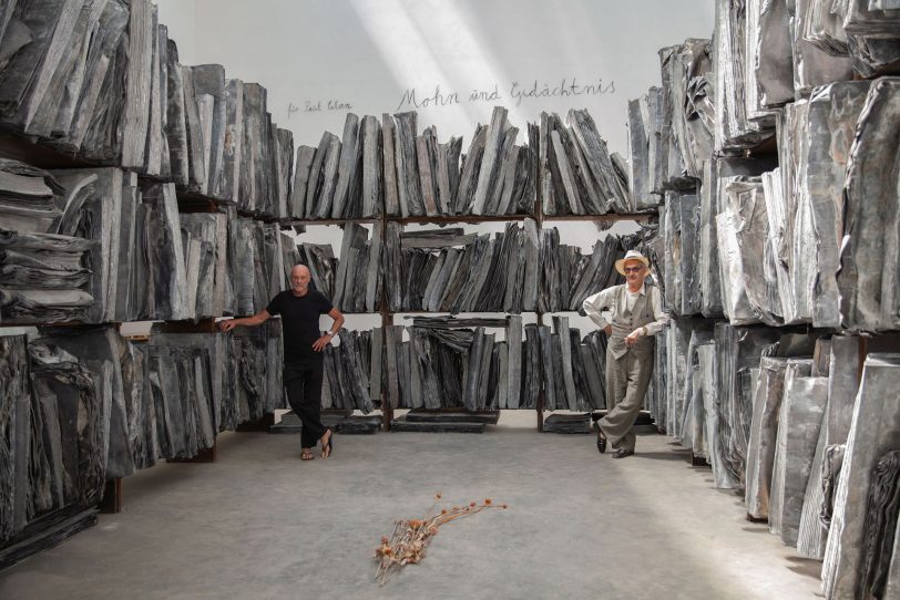 Anselm Kiefer und Wim Wenders in der Installation „Mohn und Gedächtnis“ für Paul Celan.