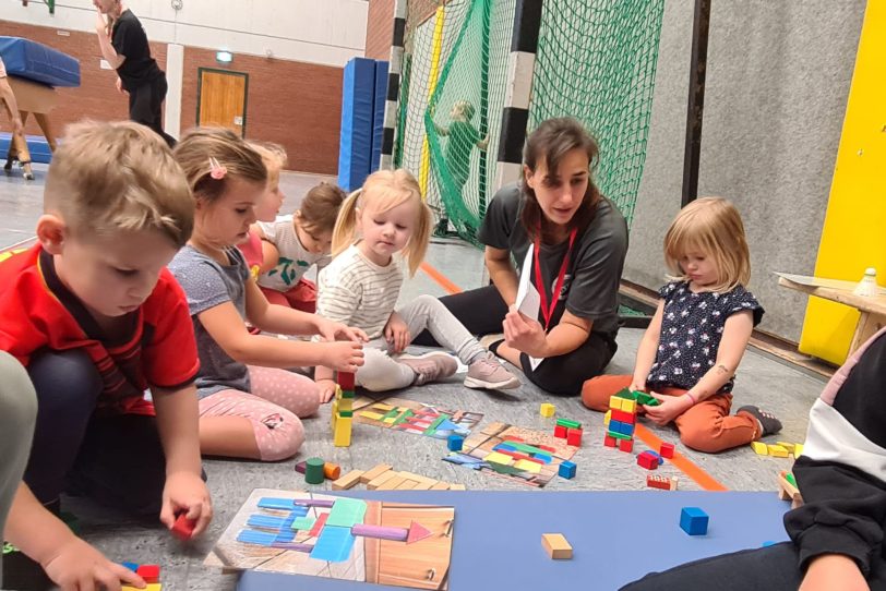 Das Kinderbewegungsabzeichen (Kibaz) für Kinder zwischen drei und sechs Jahren vom Baukauer TC in der Westringhalle: Hier wurde etwas gebaut.