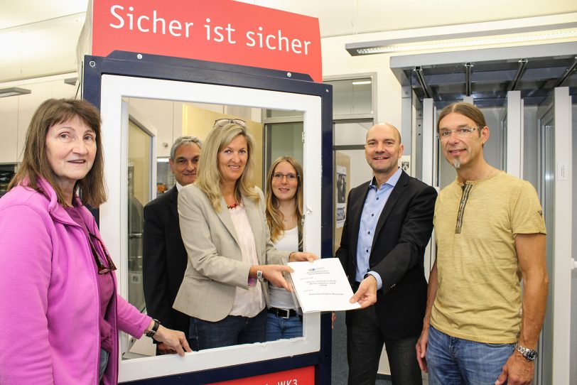 v. l. EKHK Bärbel Solf (Polizei), Paul-Gerhard Schmitt (HGW), KDin Marion Künemund (Polizei), Ann-Katrin Fiene (HGW), Thomas Bruns (HGW) und KHK Olaf Rauscher (Polizei).