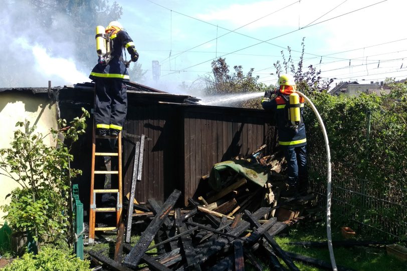 Laubenbrand an der Cranger Straße.
