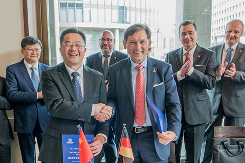 Oberbürgermeister Dr. Frank Dudda und der Parteisekretär von Luzhou, Liu Qiang.