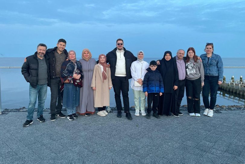 Die islamische Gemeinde fuhr mit weiteren Menschen in die Niederlange, als Teil eines Förderprogramms.