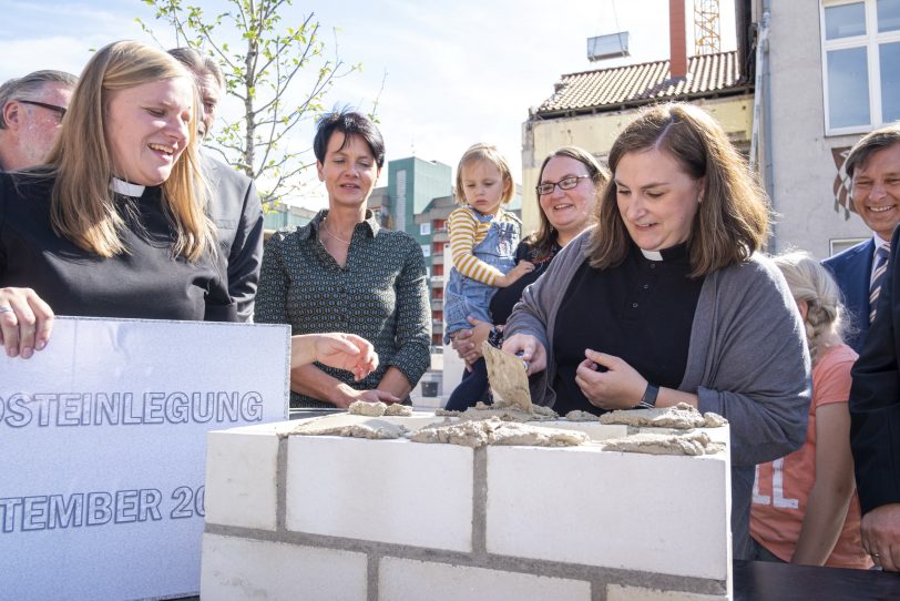 Gottesdienst mit anschließender Grundsteinlegung für den Erweiterungsbau des evangelischen Gemeindezentrums der Kreuzkirchen-Gemeinde am Europaplatz in Herne (NW), am Sonntag (15.09.2019).