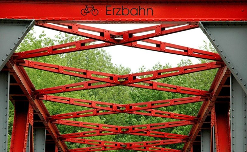 Die Erzbahntrasse: 2002 gehörte sie zu den ersten ausgedienten Bahnstrecken, die der Regionalverband Ruhr (RVR) in Rad- und Wanderwege verwandelte. Heute zählt die Trasse zu den bekanntesten touristischen Radwegen in der Metropole Ruhr.