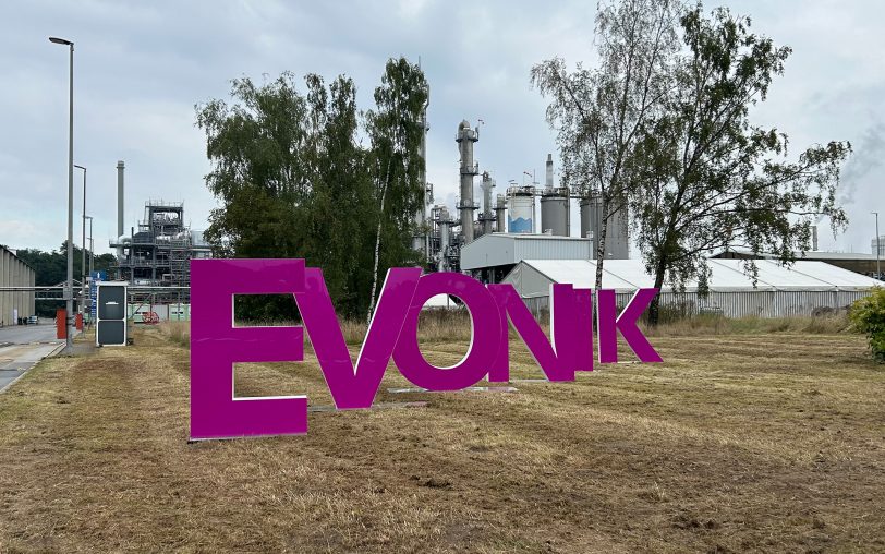 Bundeswirtschaftsminister Robert Habeck besucht das Evonik-Werk in Herne und informiert sich über neue Wasserstoff-Technologien.