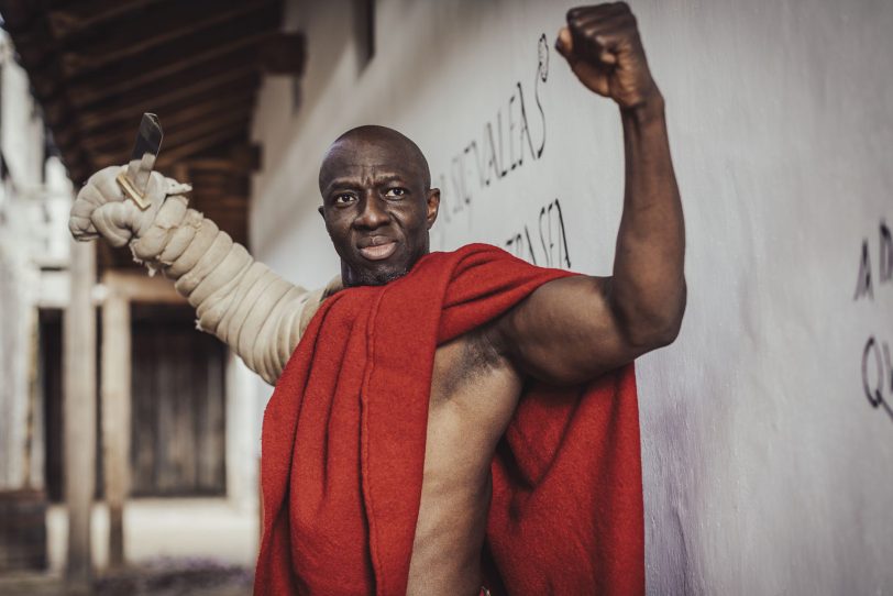 Gladiator Youl Samaré: In originalgetreuer Ausrüstung tritt er seinem Gegner bei den Römertagen im August entgegen.