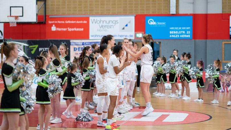 Die Basketball-Damen vom HTC gewinnen am Sonntag (6.11.2022) gegen die Rutronik Stars Keltern mit 73:71 nach Verlängerung.