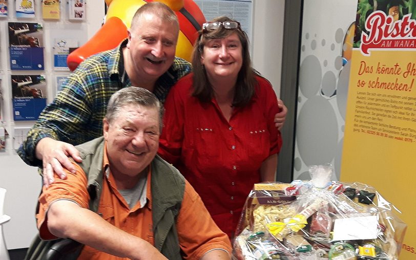 v.l. Mike Rückrin, Hansi Dolecki und Susanne Krajewski. (Arbeits-Kollegen beim Frühschwimmen).